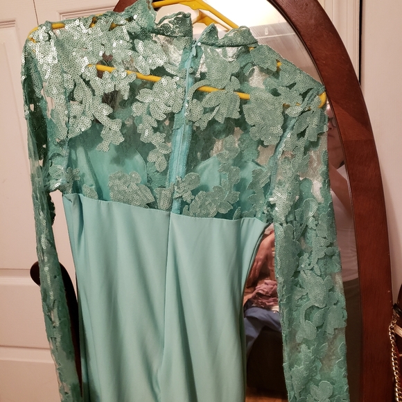 Dress - Picture 3 of 3